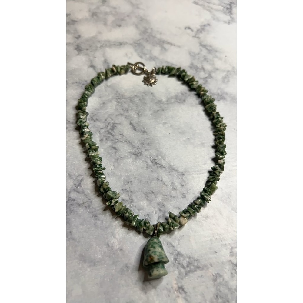 Vintage Green Stone Chip Necklace with Tree Pendant - Picture 1 of 7